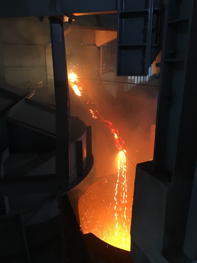 Molten manganese alloy pouring at the Sakura plant